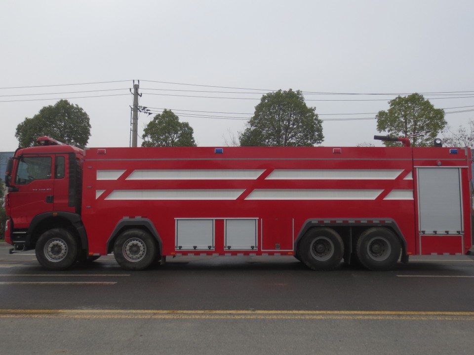 豪沃前四后八水罐消防車(chē)（24噸）圖片